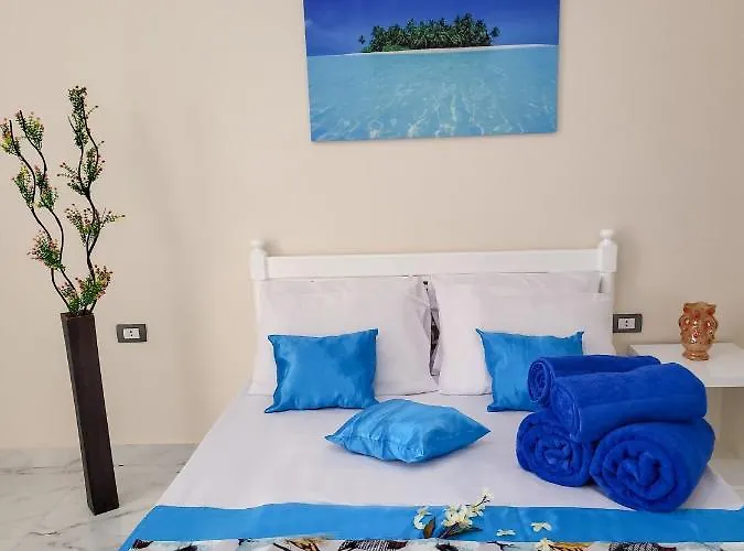 Bluehouse Near The Sea Redsealine
