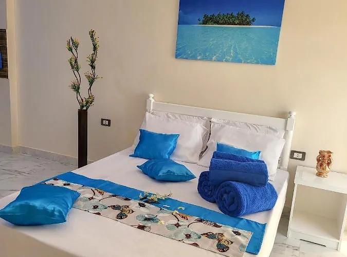 Bluehouse Near The Sea Redsealine