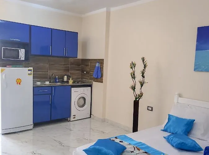 Apartment Bluehouse Near The Sea Redsealine