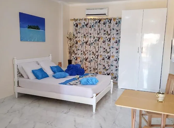 Apartment Bluehouse Near The Sea Redsealine *
