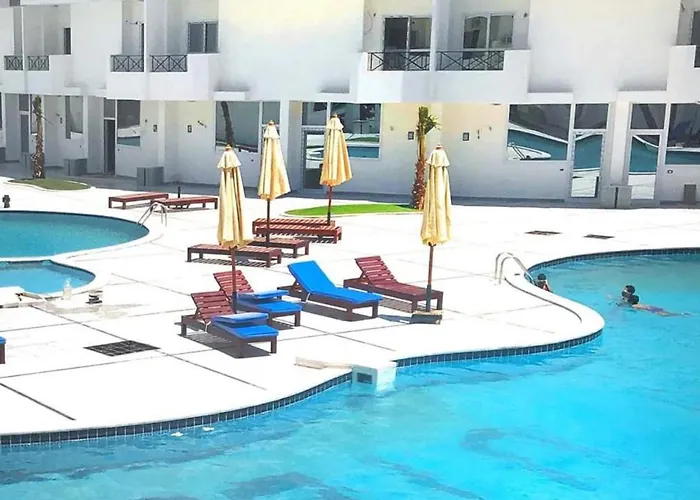 Bluehouse Near The Sea Redsealine *